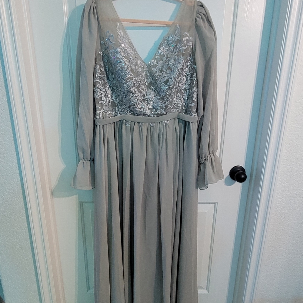Gray Maxi Dress with Lace Detail And Long Sleeves